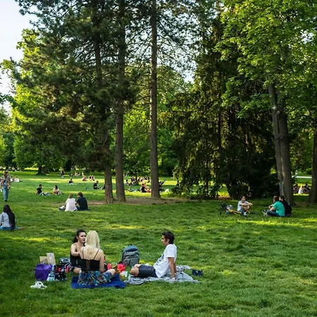 S Balkonem U Parku & 15 Minut Do Centra Apartmán