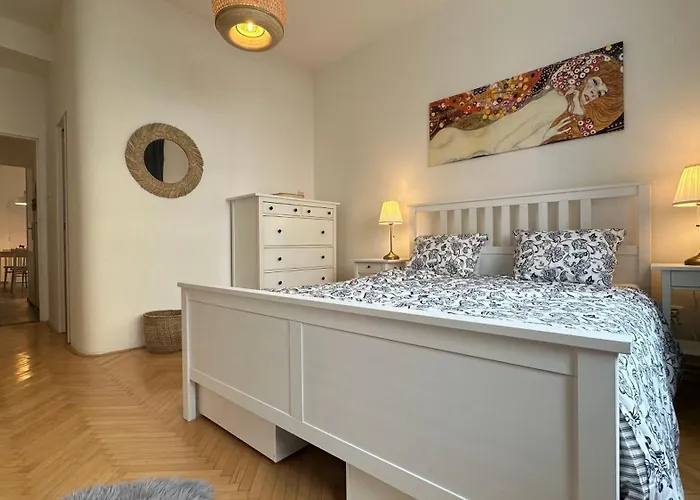 Apartment S Balkonem U Parku & 15 Minut Do Centra